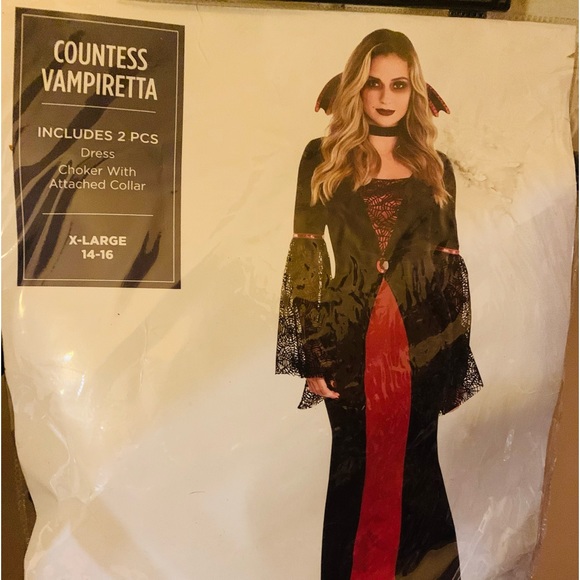 Countess Vampire costume, includes 2 pcs. Size 14-16 - Picture 1 of 3